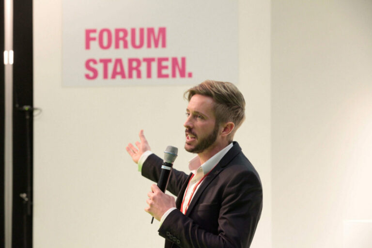 Felix Thönnessen erklärt Werbemaßnahmen mit 40 ultimativen Marketing-Tipps für fast kostenlose Werbung