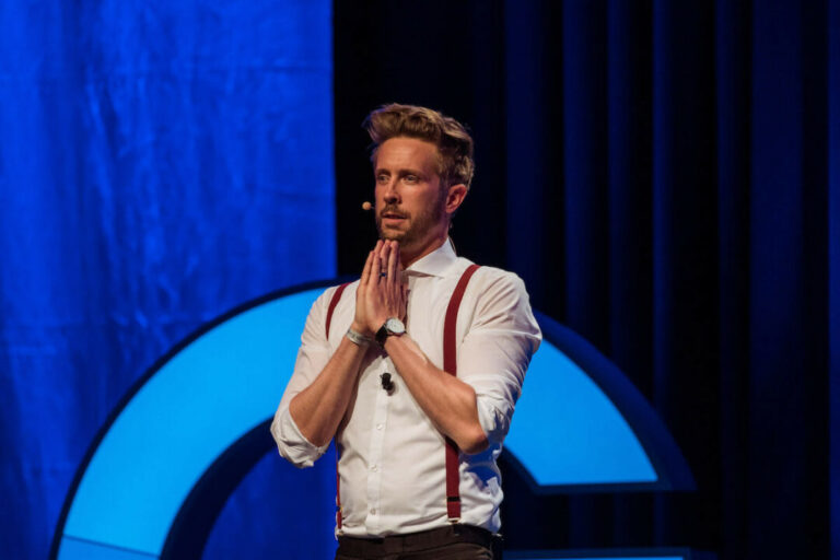 Felix Thönnessen als Redner bei GedankenTanken in Köln