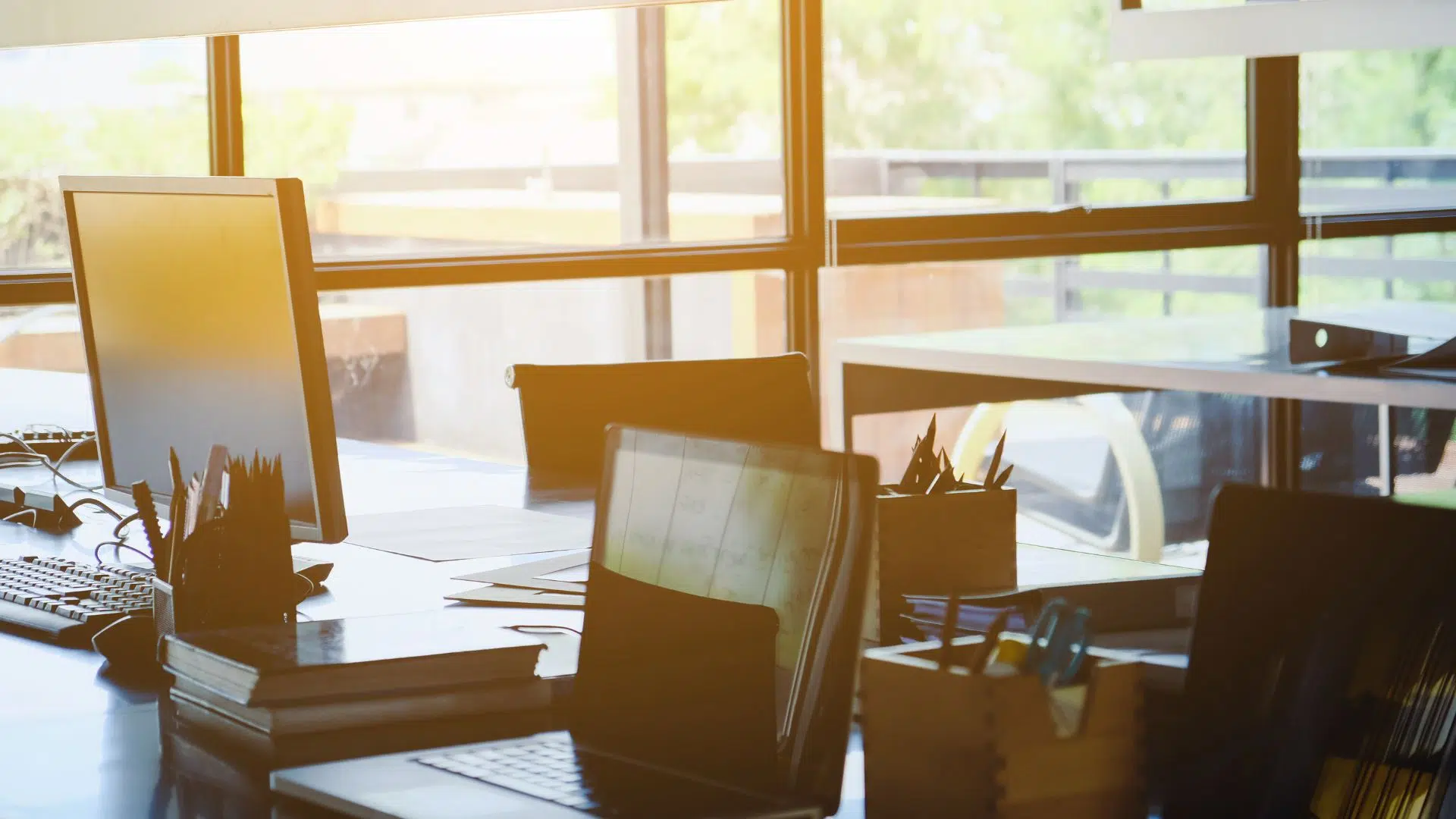 Der Arbeitsplatz, ausgestattet mit modernen Arbeitsgeräten, kann ein Motivationsschub für Mitarbeiter bedeuten