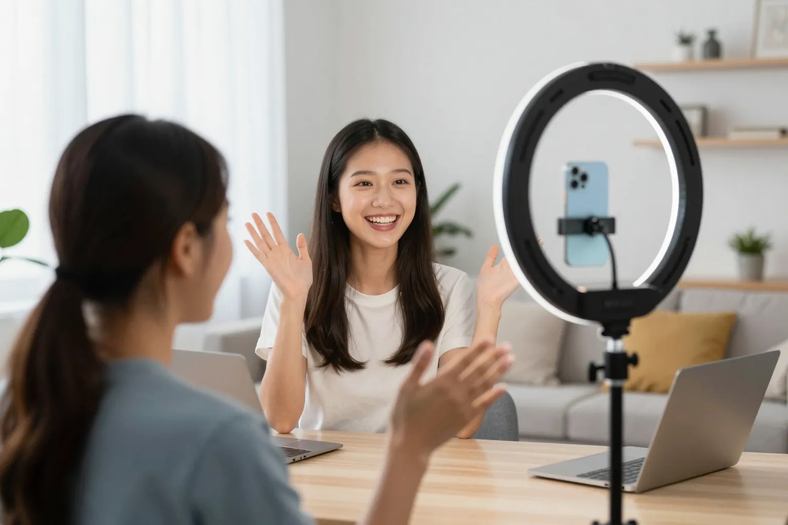 Influencer Marketing ist eine der Möglichkeiten im Empfehlungsmarketing, neue Kundengruppen auf sich aufmerksam zu machen